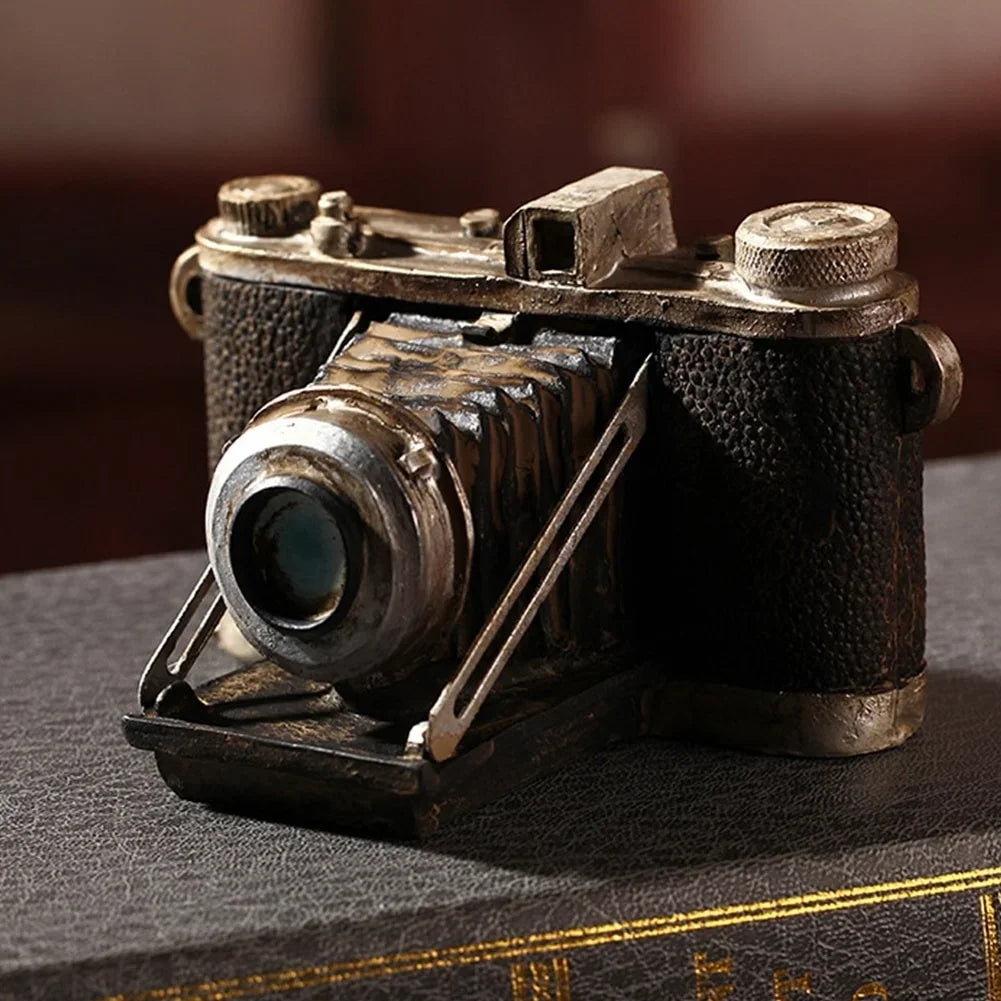 Cámara Retro Decorativa - Modelo de Resina Vintage